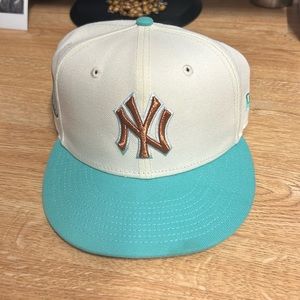 New Era Fitted Yankees 7 1/4 Icon hat